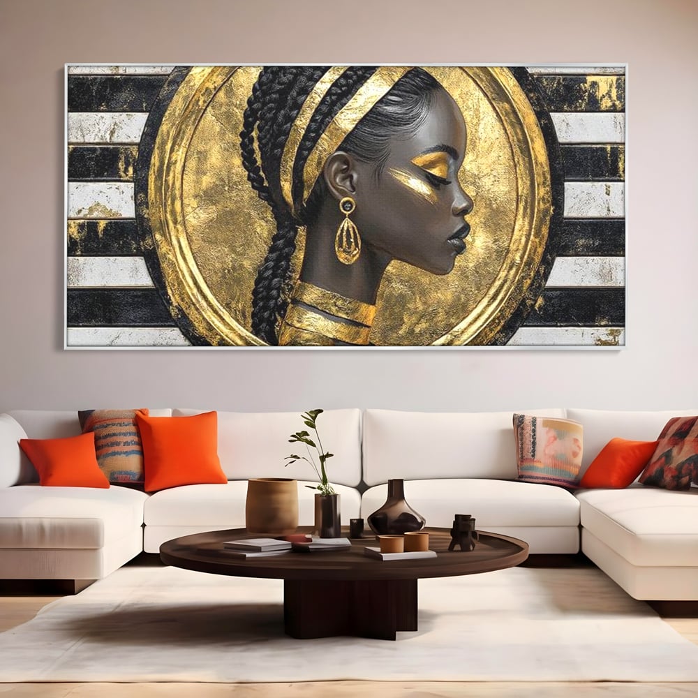 Tablou canvas cu tablou canvas cu portret afro, in rama de aluminiu argintiu, pe perete intr-un living